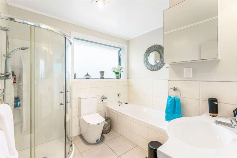 Photo of property in 6 Rakino Avenue, Manly, Whangaparaoa, 0930