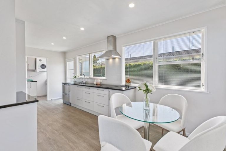 Photo of property in 3 Grimshaw Place, Henderson, Auckland, 0612