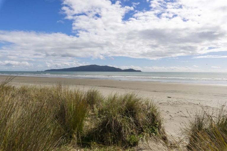 Photo of property in 184 Paetawa Road, Peka Peka, Waikanae, 5391