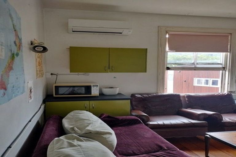 Photo of property in 8a Clermont Terrace, Kelburn, Wellington, 6012