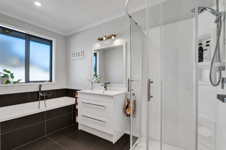 Photo of property in 25 Fernbrook Drive, Hurworth, New Plymouth, 4310