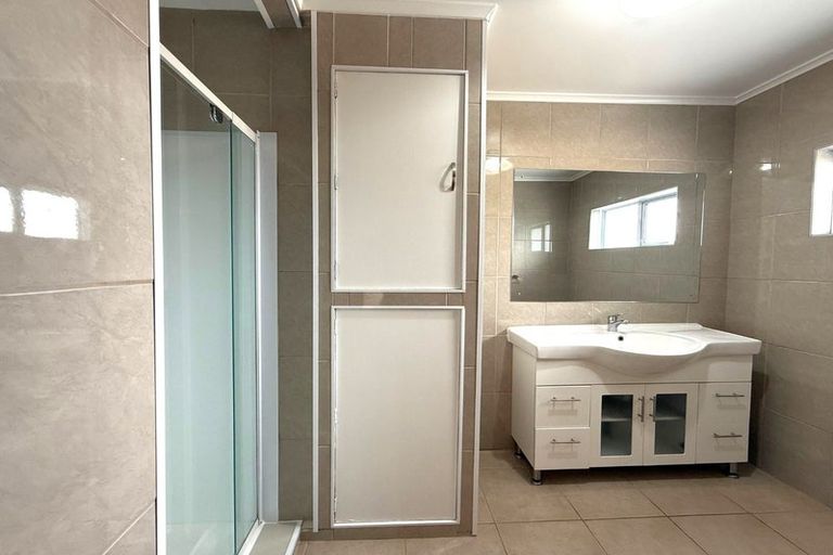 Photo of property in 939 East Coast Road, Torbay, Auckland, 0630