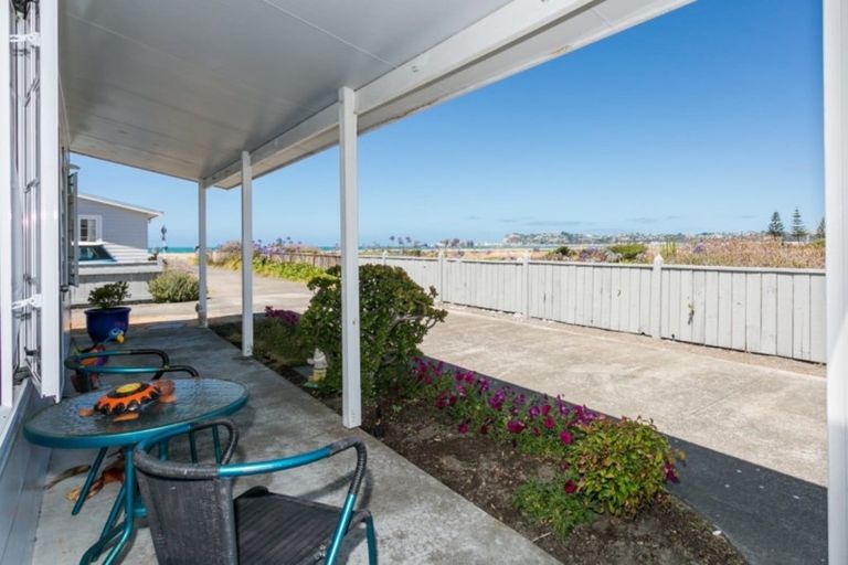 Photo of property in 2/64 The Esplanade, Westshore, Napier, 4110