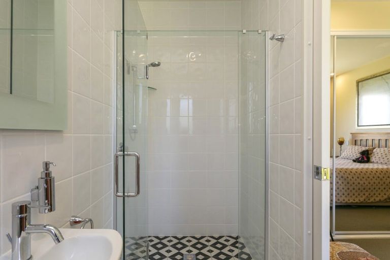 Photo of property in 5 Cameron Drive, Acacia Bay, Taupo, 3385