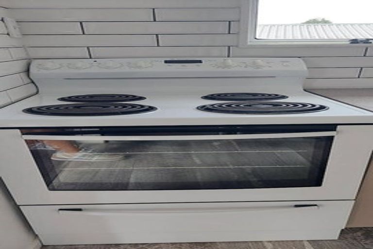 Photo of property in 1/46 Chippendale Crescent, Birkdale, Auckland, 0626