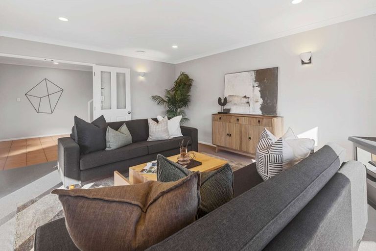 Photo of property in 6 Fencourt Place, Rototuna North, Hamilton, 3210