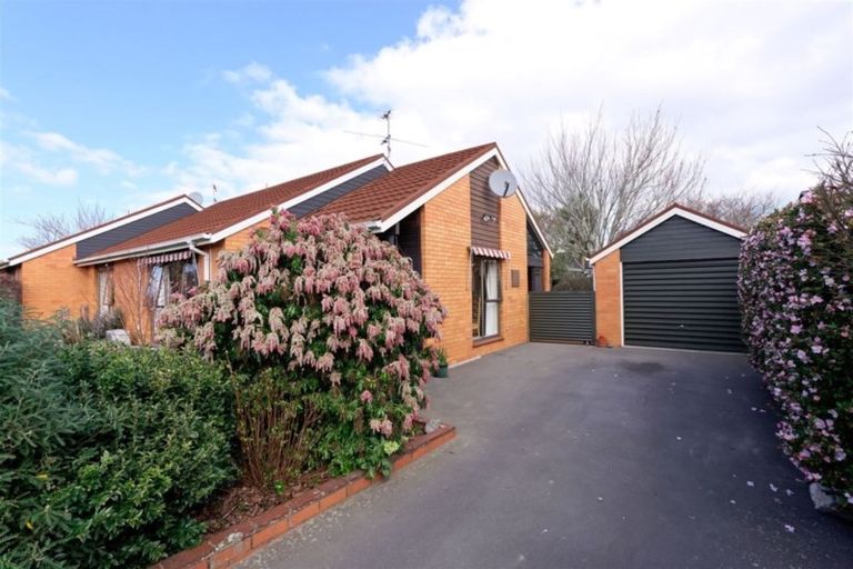 Photo of property in 6 Ostend Place, Avonhead, Christchurch, 8042