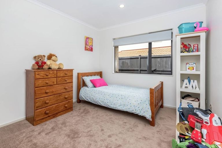 Photo of property in 24 Franshell Crescent, East Tamaki, Auckland, 2013