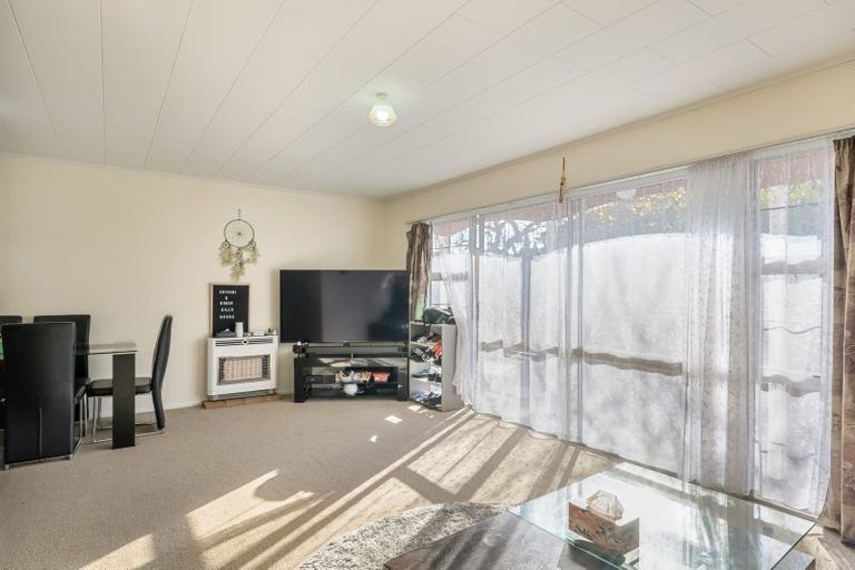 Photo of property in 2/14 Fuller Grove, Woburn, Lower Hutt, 5010