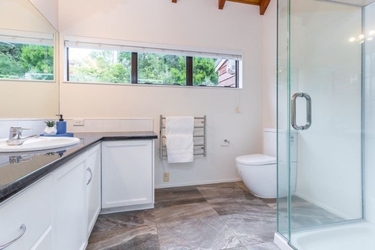 Photo of property in 16 Homewood Place, Chatswood, Auckland, 0626