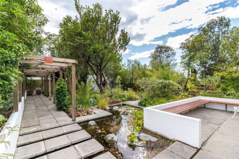 Photo of property in 100 Beachville Road, Redcliffs, Christchurch, 8081