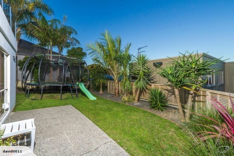 Photo of property in 2/25 Churchill Road, Murrays Bay, Auckland, 0630