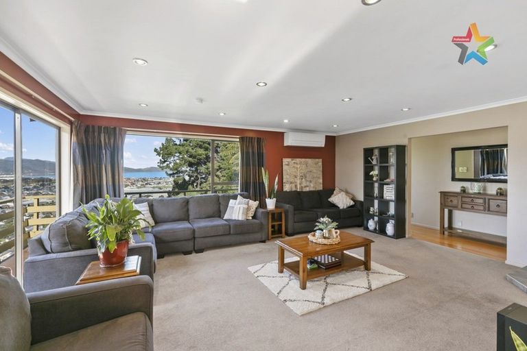 Photo of property in 10 Jacaranda Grove, Maungaraki, Lower Hutt, 5010