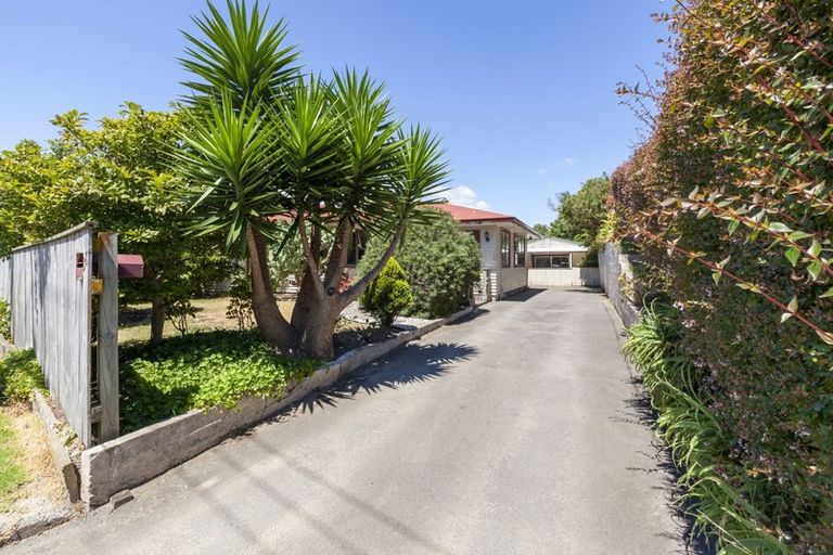Photo of property in 38 Tiromoana Road, Raumati South, Paraparaumu, 5032