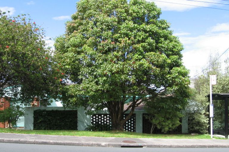 Photo of property in 2/837 Beach Road, Browns Bay, Auckland, 0630