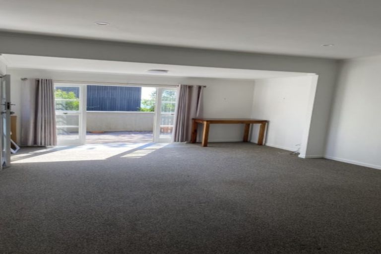 Photo of property in 4/497 Beach Road, Murrays Bay, Auckland, 0630