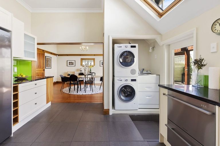 Photo of property in 25 Hawkestone Street, Thorndon, Wellington, 6011