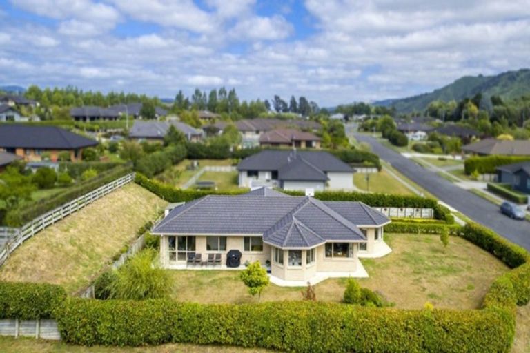 Photo of property in 12 Opal Avenue, Timberlea, Upper Hutt, 5018