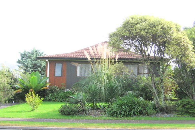 Photo of property in 10 Albert Hall Drive, Red Beach, 0932
