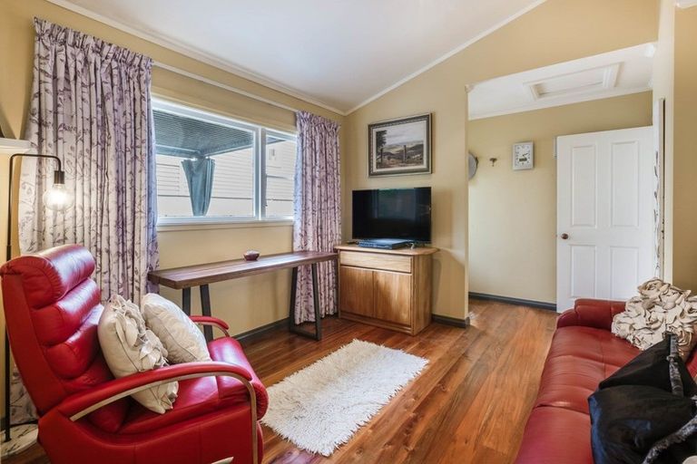 Photo of property in 131 The Parade, Paekakariki, 5034