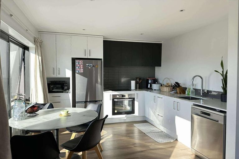 Photo of property in 8/38 Jane Maree Road, Kumeu, 0810