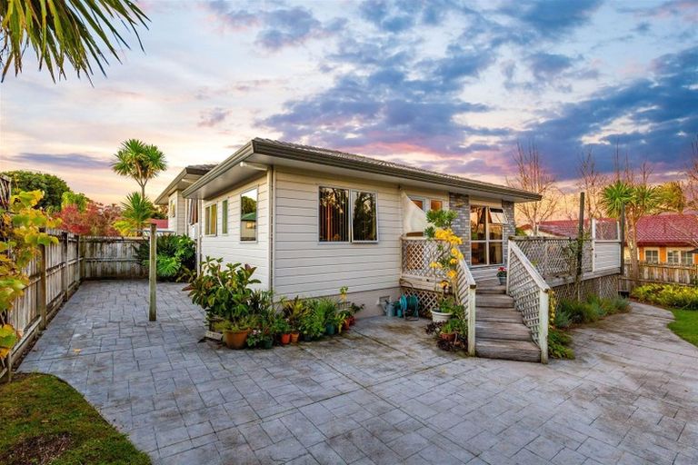 Photo of property in 31 Sturm Avenue, Massey, Auckland, 0614