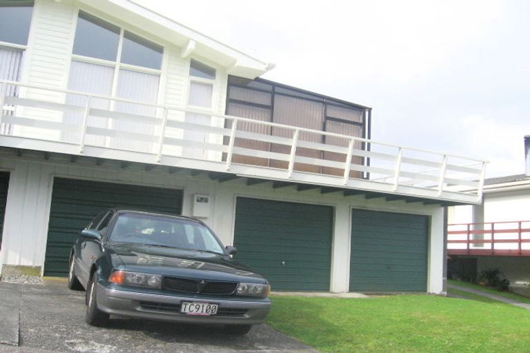 Photo of property in 11 Aspen Grove, Maungaraki, Lower Hutt, 5010