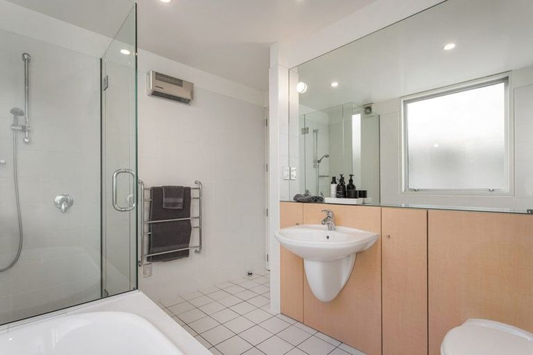 Photo of property in 30 Carlton Mill Road, Merivale, Christchurch, 8014