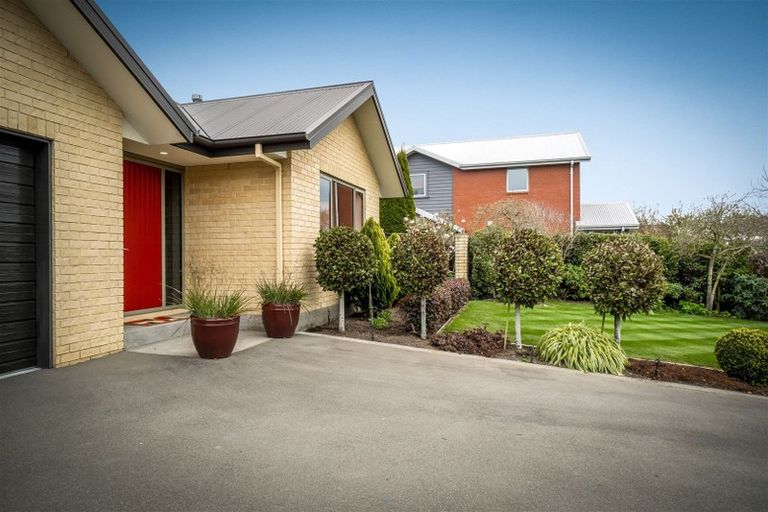 Photo of property in 96 Willowview Drive, Redwood, Christchurch, 8051