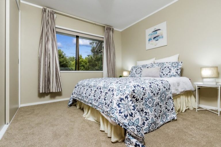 Photo of property in 9 Cairnbrae Court, Northcross, Auckland, 0632