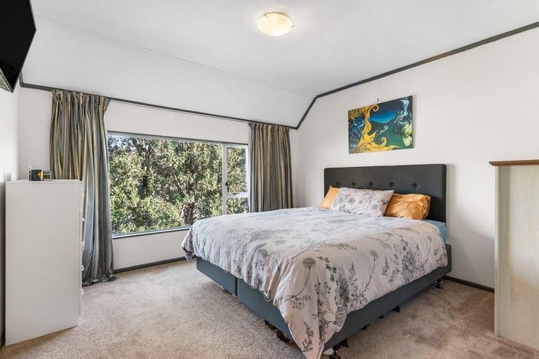 Photo of property in 6 Bayou Lane, Churton Park, Wellington, 6037