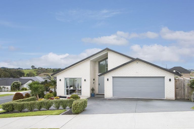 Photo of property in 48 Butler Stoney Crescent, Silverdale, 0932