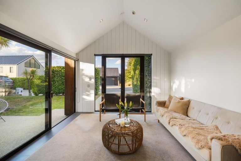 Photo of property in 12 Arran Lane, Jacks Point, Queenstown, 9371