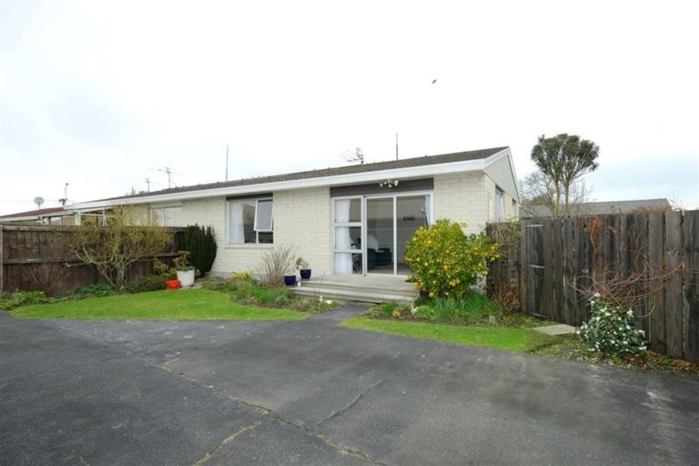 Photo of property in 4/122 Middlepark Road, Sockburn, Christchurch, 8042