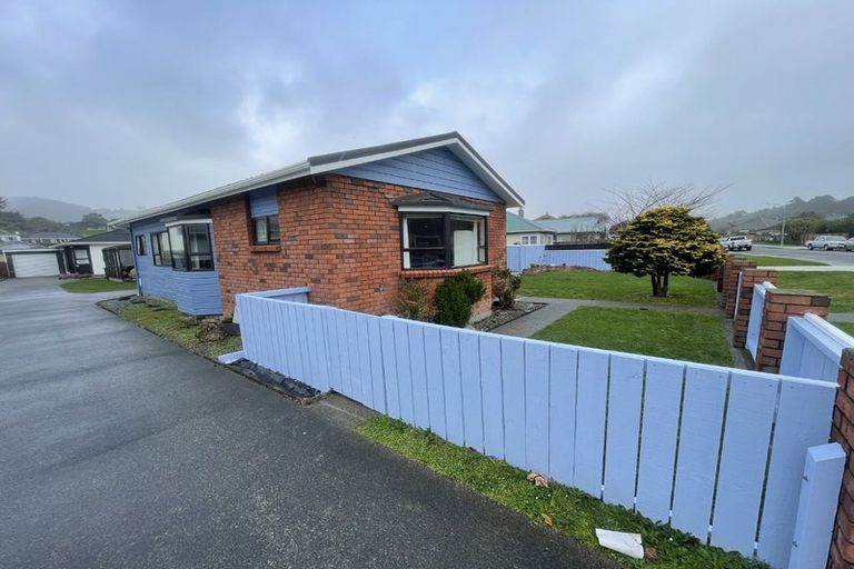 Photo of property in 58 Beauchamp Street, Tawa, Wellington, 5028