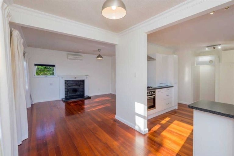 Photo of property in 180 Te Moana Road, Waikanae, 5036