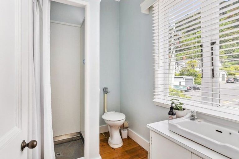 Photo of property in 8 Park Street, Thorndon, Wellington, 6011