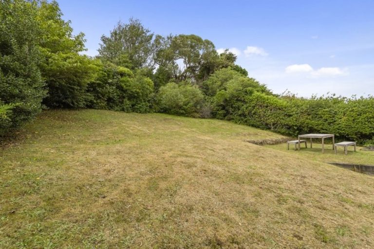 Photo of property in 14 Hinau Street, Tawa, Wellington, 5028