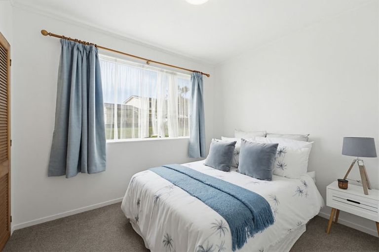 Photo of property in 77 Baylands Drive, Newlands, Wellington, 6037