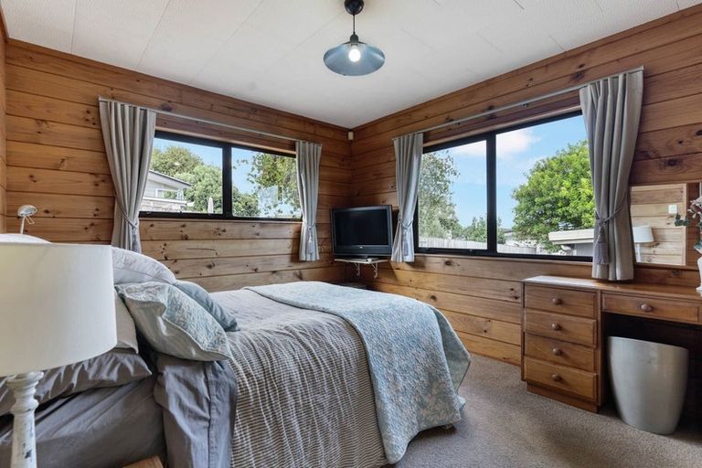 Photo of property in 2/22 Minaret Drive, Bucklands Beach, Auckland, 2014