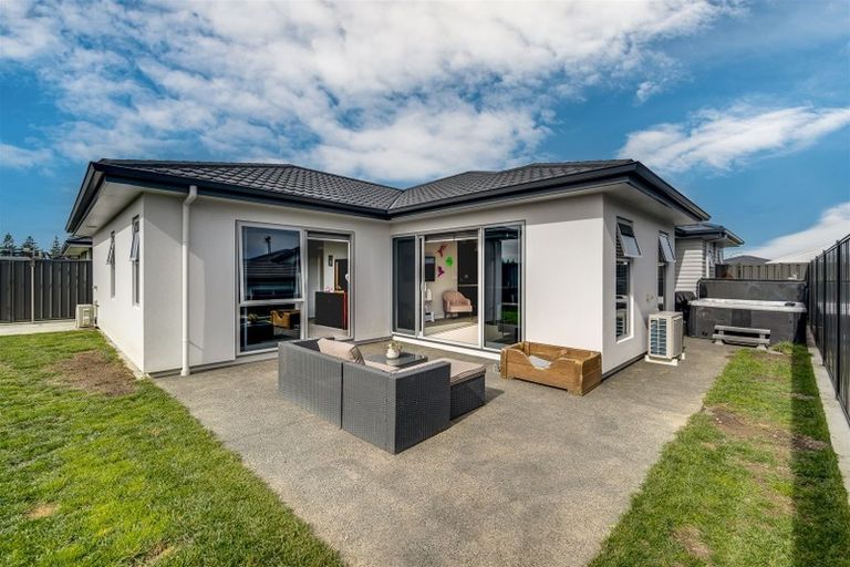 Photo of property in 28 Hurunui Drive, Te Awa, Napier, 4110