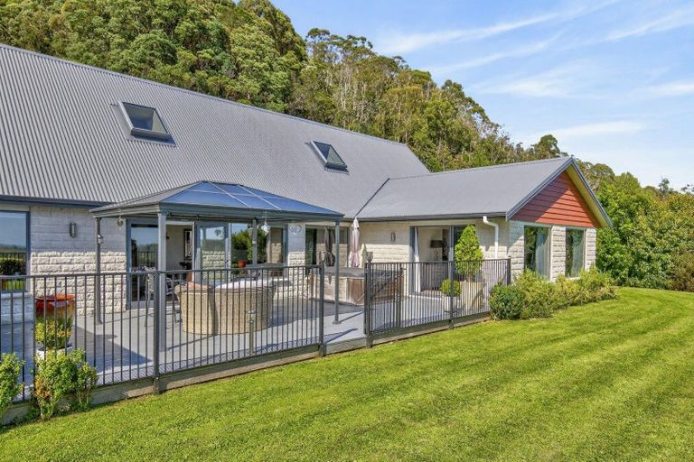 Photo of property in 25 Hanawera Ridge Road, Manakau, Otaki, 5583