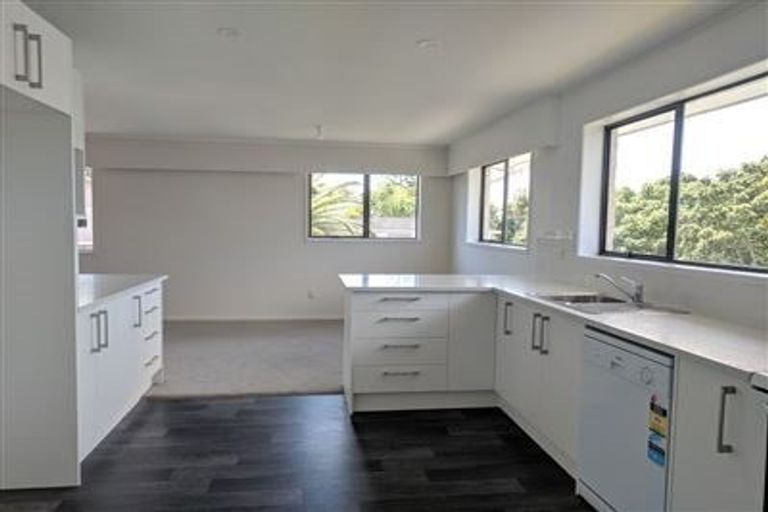 Photo of property in 14 Butterworth Drive, Glendene, Auckland, 0602