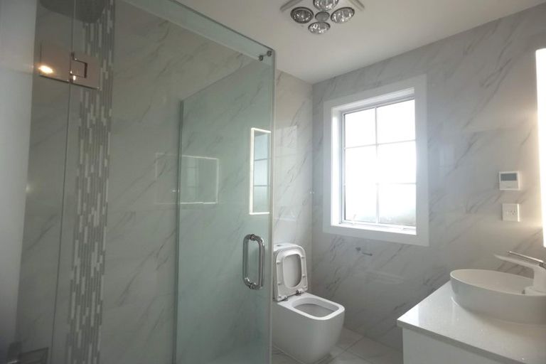 Photo of property in 1004a East Coast Road, Northcross, Auckland, 0630