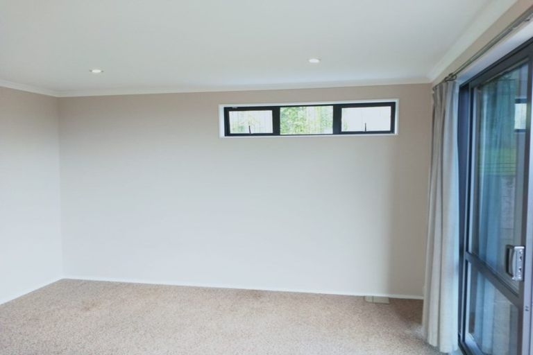Photo of property in 5 Waldorf Crescent, Orewa, 0931