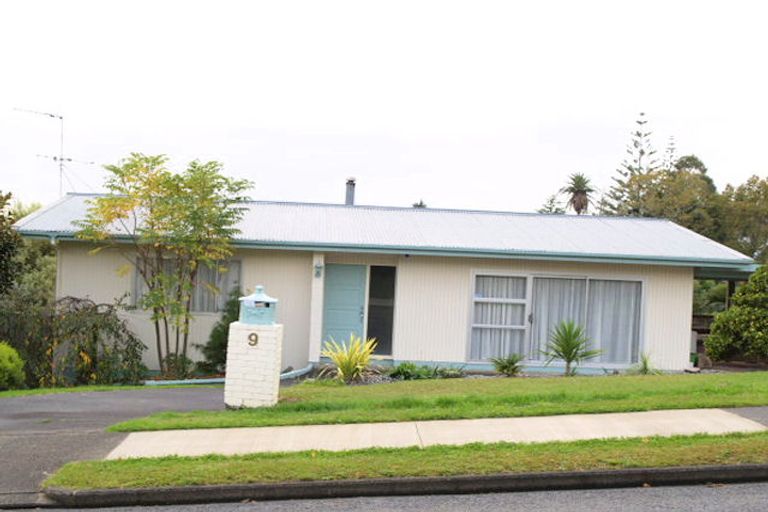 Photo of property in 9 Bert Wilson Place, Cockle Bay, Auckland, 2014