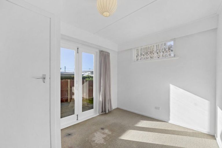 Photo of property in 123 Onepu Road, Lyall Bay, Wellington, 6022