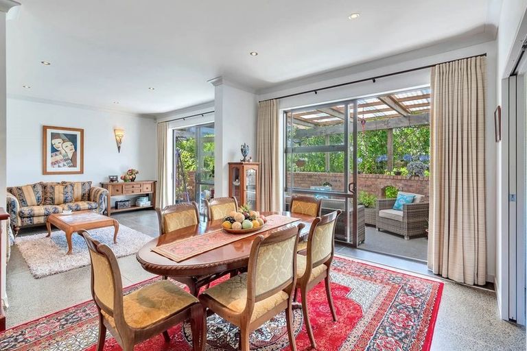 Photo of property in 21 South Kensington Way, Henderson, Auckland, 0612