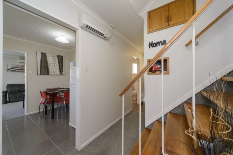 Photo of property in 1 Cohen Place, Milson, Palmerston North, 4414