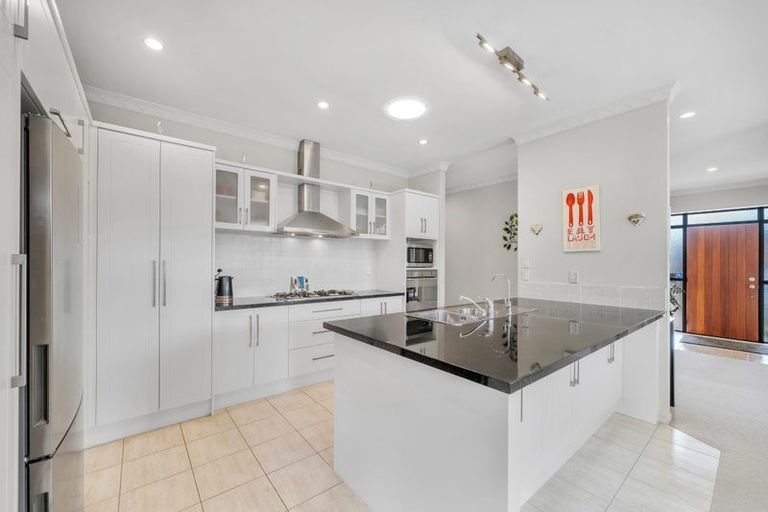 Photo of property in 16 Leafield Crescent, Henderson, Auckland, 0612